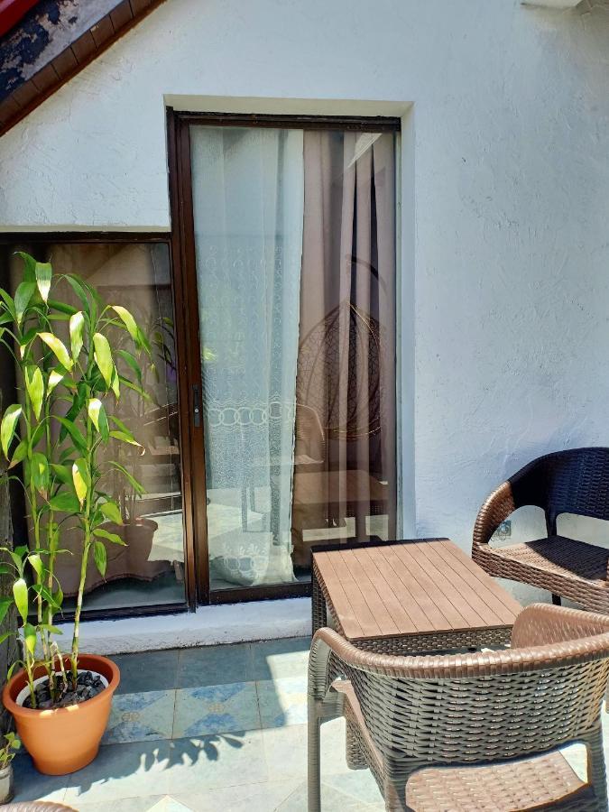 El Castillo Bed And Breakfast Angono Exteriör bild