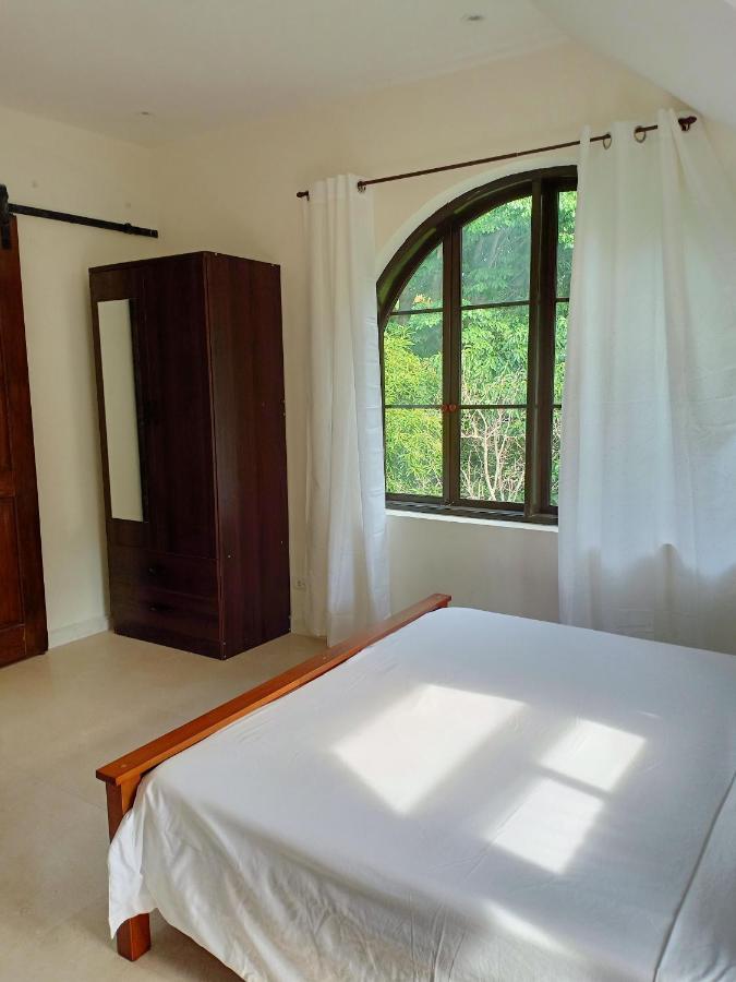 El Castillo Bed And Breakfast Angono Exteriör bild