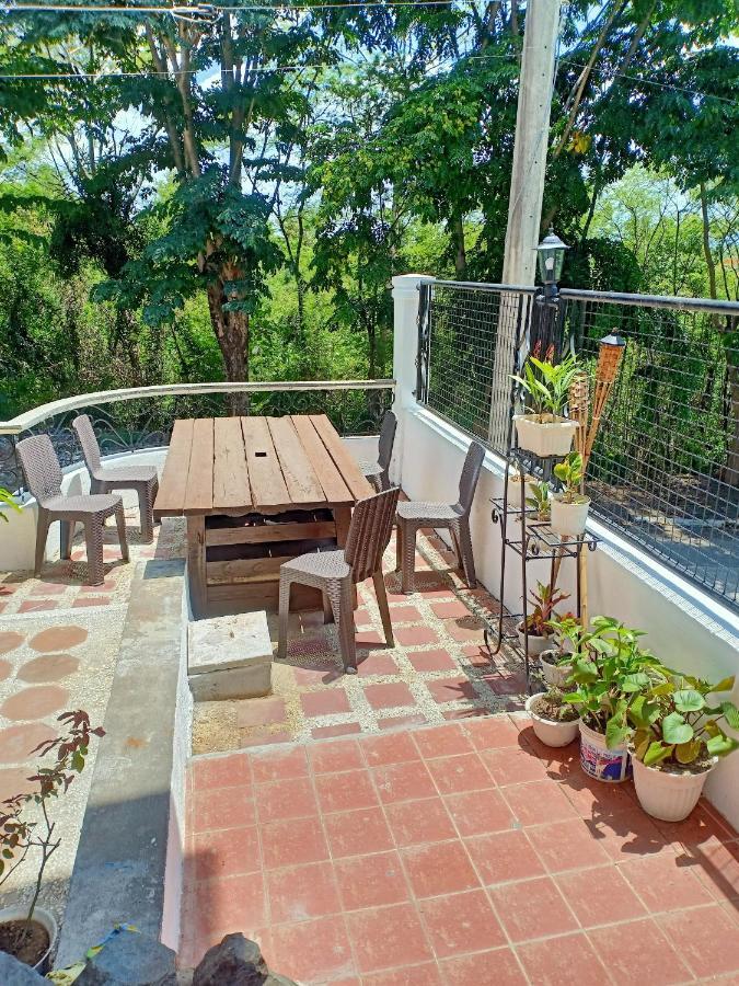 El Castillo Bed And Breakfast Angono Exteriör bild
