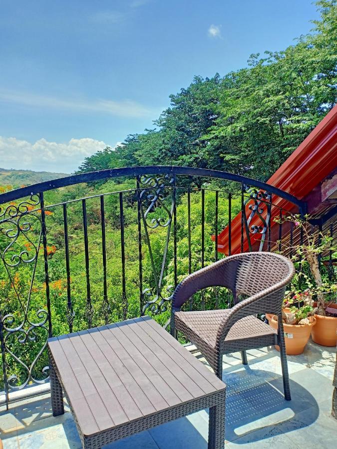 El Castillo Bed And Breakfast Angono Exteriör bild
