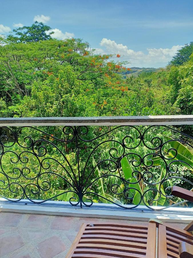 El Castillo Bed And Breakfast Angono Exteriör bild