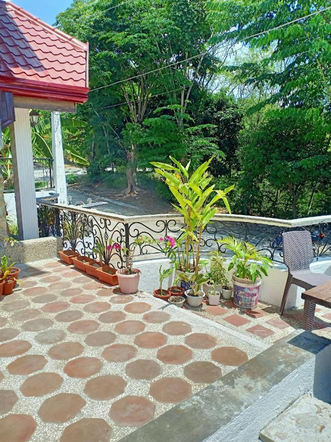 El Castillo Bed And Breakfast Angono Exteriör bild