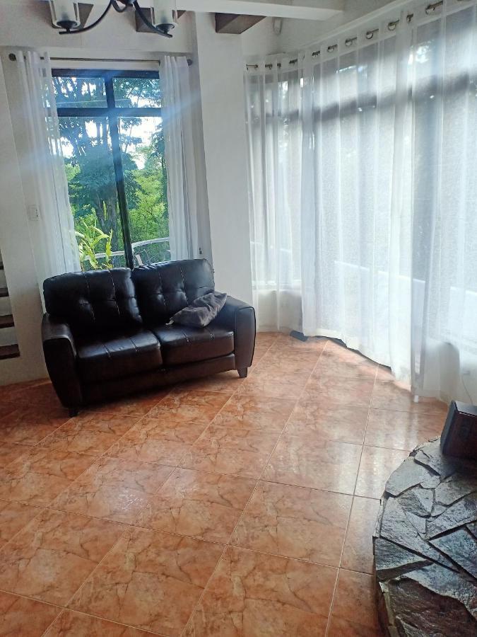 El Castillo Bed And Breakfast Angono Exteriör bild