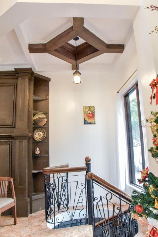 El Castillo Bed And Breakfast Angono Exteriör bild