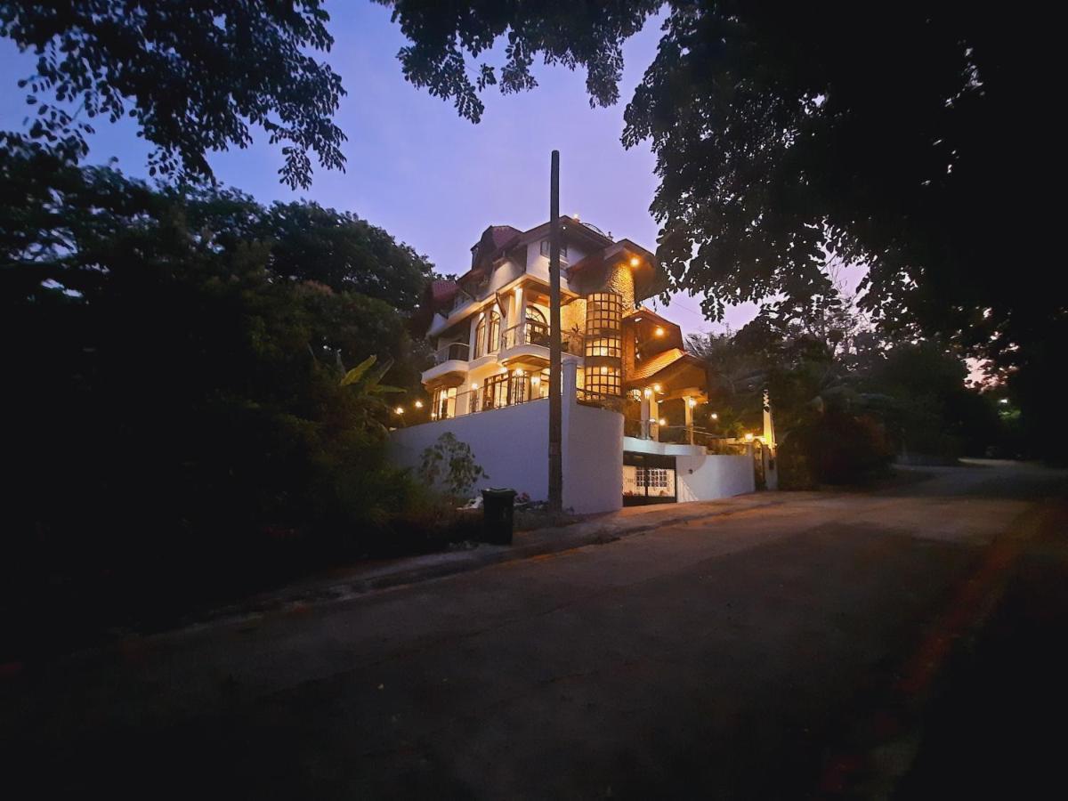 El Castillo Bed And Breakfast Angono Exteriör bild