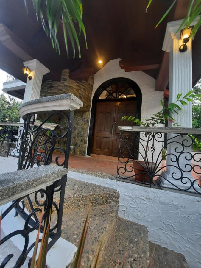 El Castillo Bed And Breakfast Angono Exteriör bild