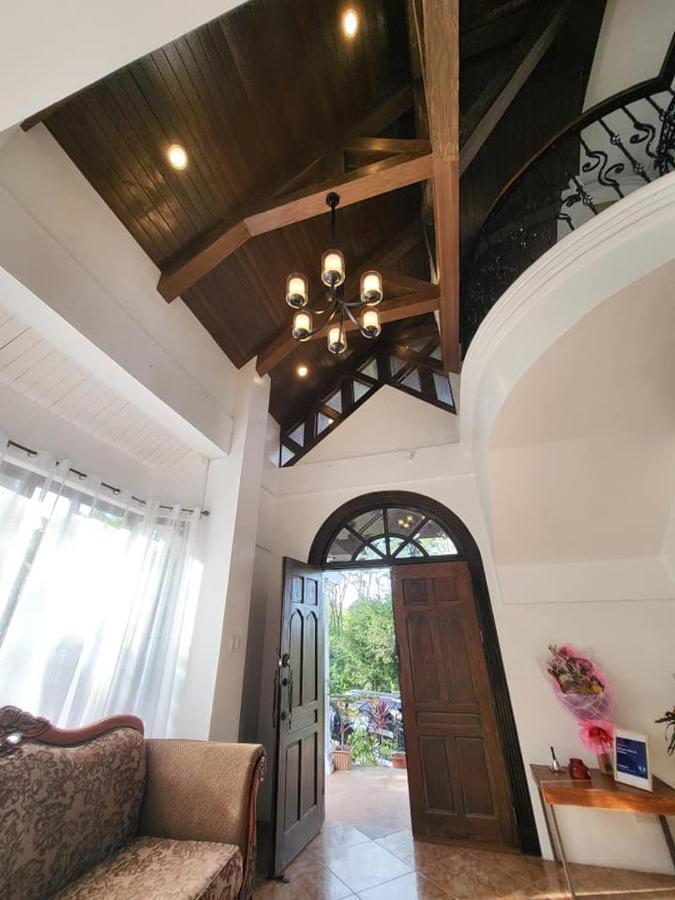 El Castillo Bed And Breakfast Angono Exteriör bild