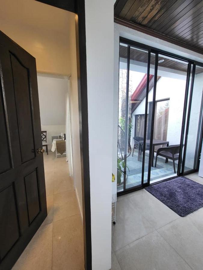 El Castillo Bed And Breakfast Angono Exteriör bild