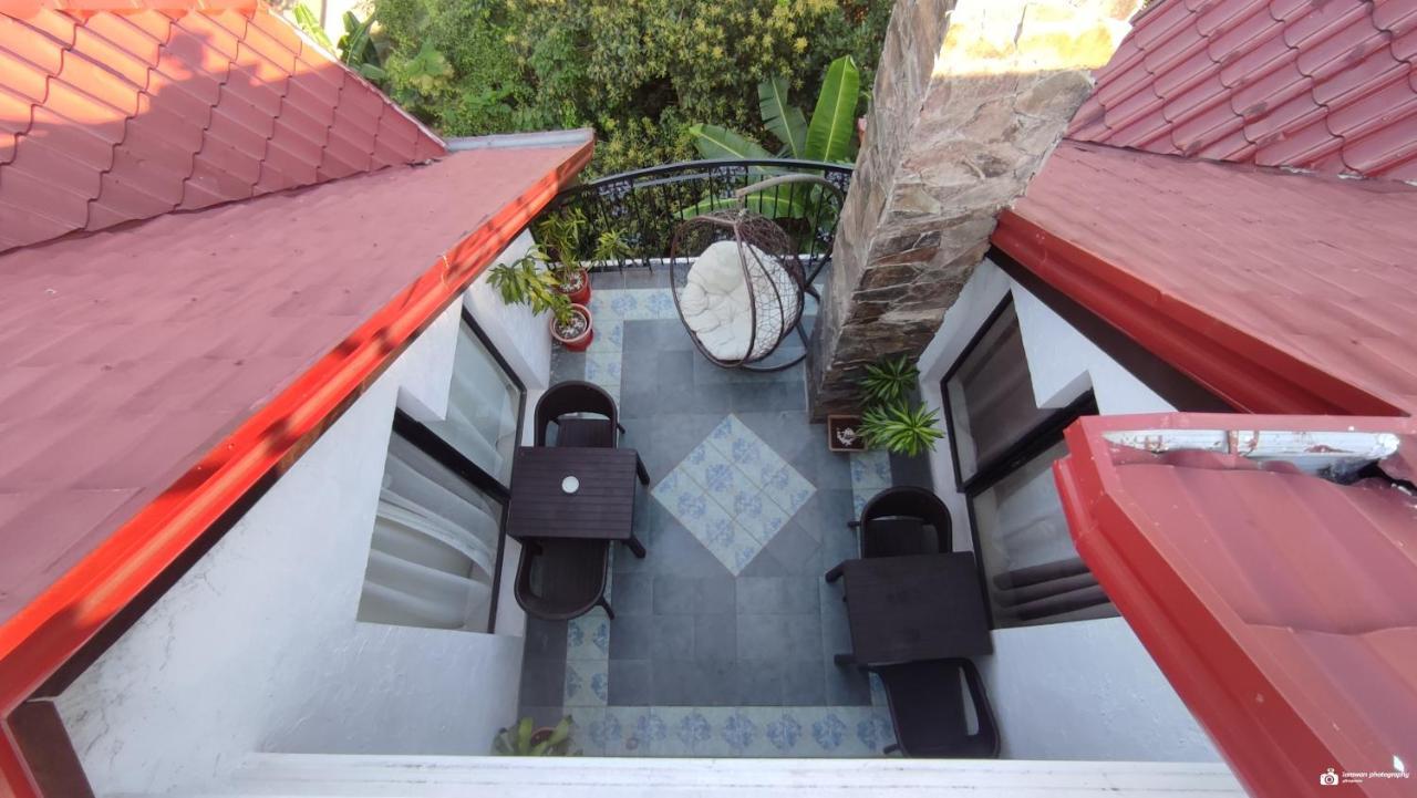 El Castillo Bed And Breakfast Angono Exteriör bild