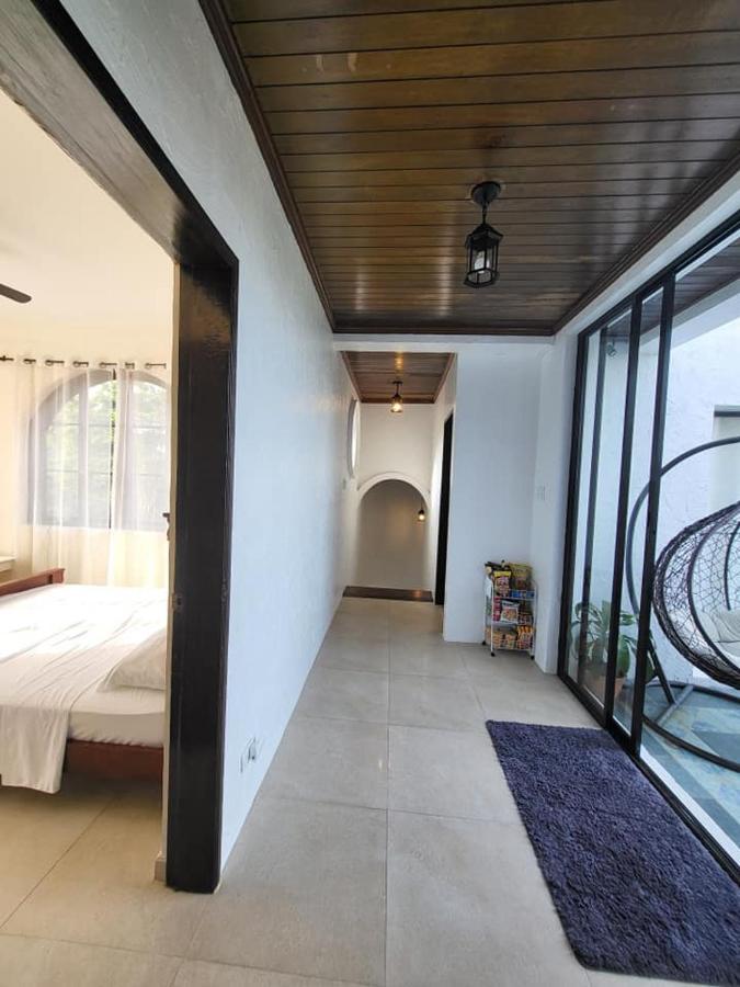 El Castillo Bed And Breakfast Angono Exteriör bild