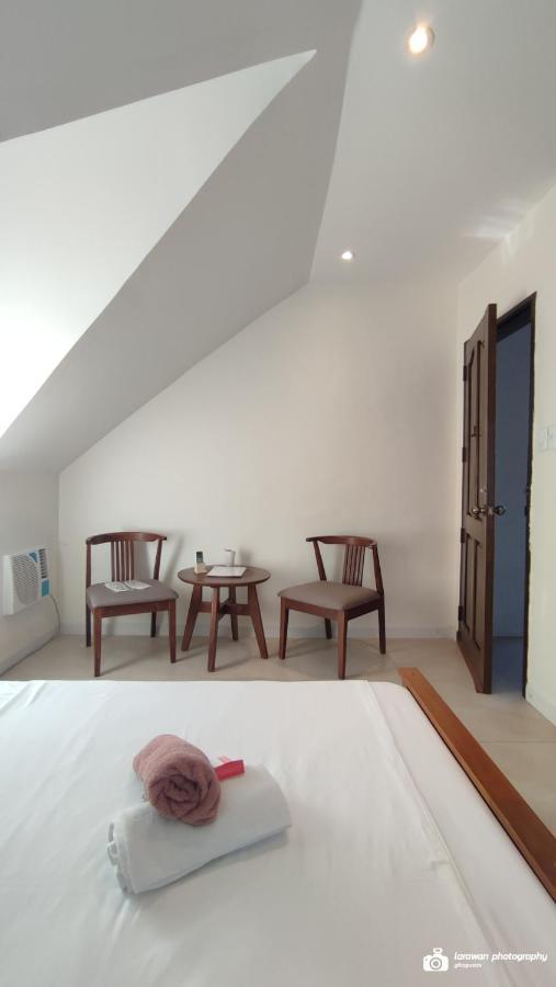 El Castillo Bed And Breakfast Angono Exteriör bild
