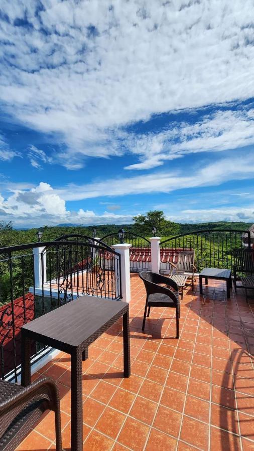 El Castillo Bed And Breakfast Angono Exteriör bild