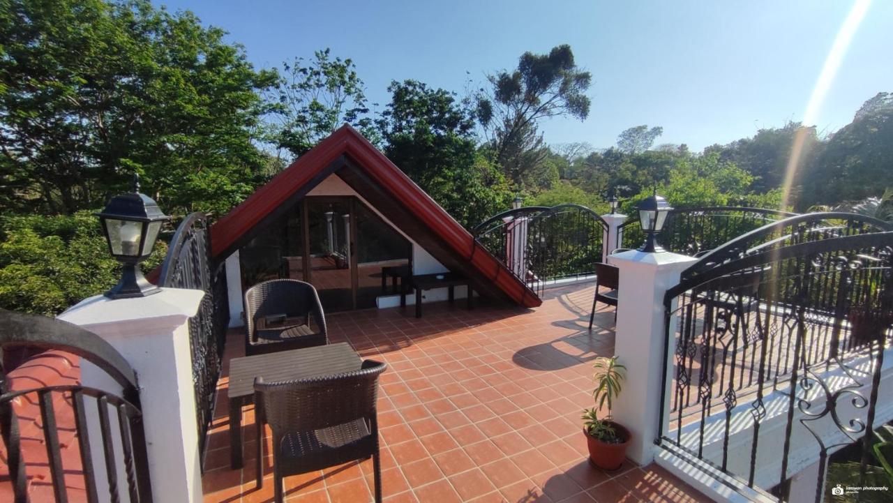 El Castillo Bed And Breakfast Angono Exteriör bild
