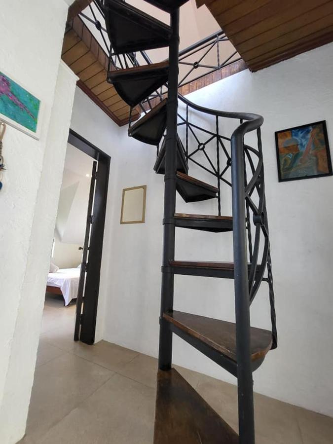 El Castillo Bed And Breakfast Angono Exteriör bild